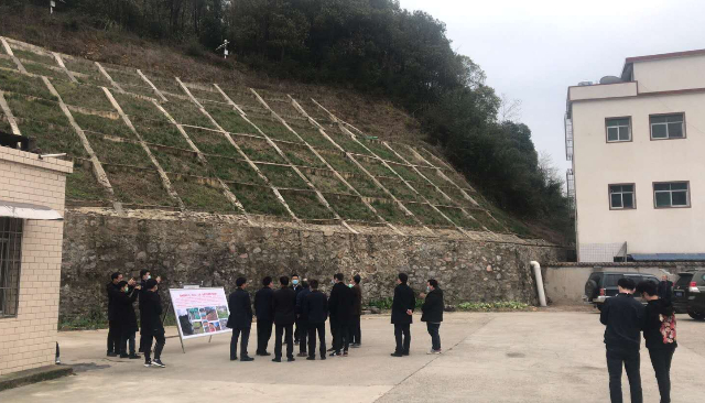 湖南省委常委、長(zhǎng)沙市委書記胡衡華 考察我司寧鄉(xiāng)地災(zāi)監(jiān)測(cè)預(yù)警項(xiàng)目