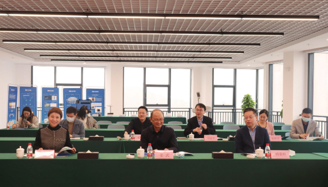 長(zhǎng)沙市數(shù)據(jù)資源管理局黨組書記、局長(zhǎng)張武一行蒞臨北斗微芯調(diào)研指導(dǎo)