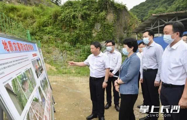 湖南省委常委、長(zhǎng)沙市委書(shū)記吳桂英考察北斗微芯寧鄉(xiāng)北斗地災(zāi)監(jiān)測(cè)預(yù)警項(xiàng)目