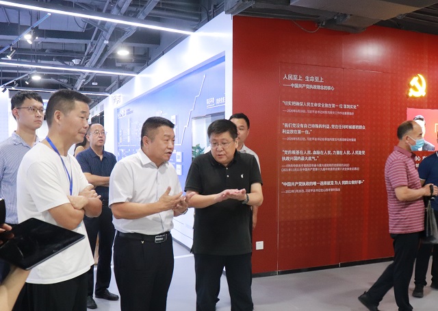 新疆黨委軍民融合辦專職副主任解俊杰一行蒞臨北斗微芯調(diào)研考察